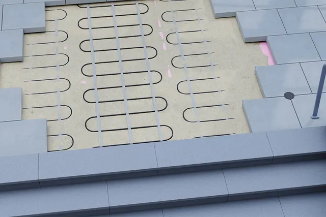 Snowmat utanför entré snösmältning mark